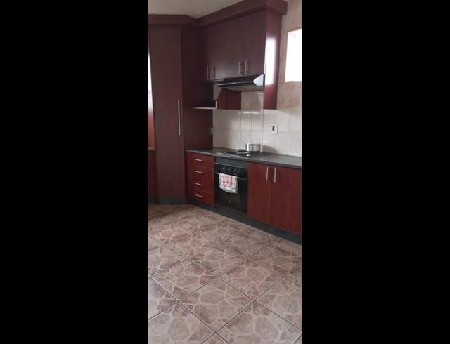 1 BEDROOM APARTMENT FOR SALE IN KEMPTON PARK CENTRAL